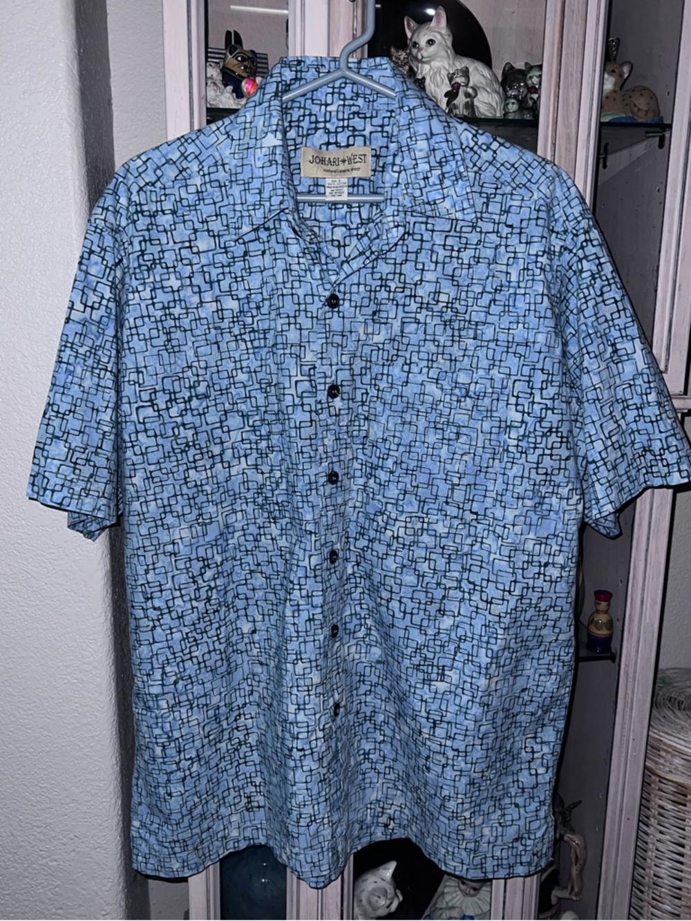 Johari West Light Blue Hawaiian Button-Down w Gray Geometric Print NWOT Large